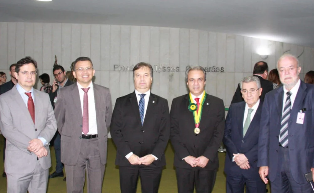 Autoridades do sistema de controle externo brasileiro prestigiaram a entrega da comenda ao conselheiro Edilson de Sousa